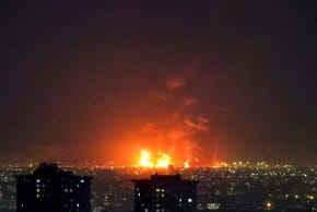 Se producen explosiones tras los ataques contra la refinería de petróleo de Teherán, el 7 de marzo de 2026; imagen ilustrativa. 
