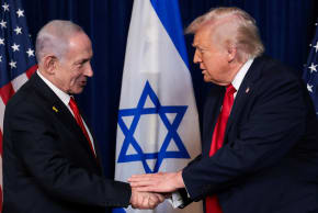 Prime Minister Benjamin Netanyahu and US President Donald Trump are seen shaking hands at a press conference in 2025.