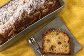 Sponge Cake with Fruits.
