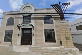 The Chabad of Roslyn/Old Westbury building.