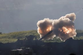 Una unidad de artillería israelí dispara hacia el Líbano, en medio de la escalada de tensión entre Hezbolá —respaldado por Irán— e Israel, y del conflicto entre Estados Unidos e Israel con Irán, en el lado israelí de la frontera entre Israel y el Líbano, en el norte de Israel, el 17 de marzo de 2026