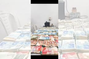Police officers seize approximately NIS 5m. in cash during raid in Rahat, southern Israel, published April 16, 2026.