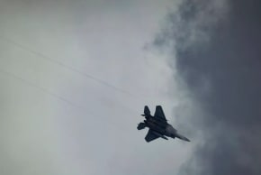 Avión de combate de la Fuerza Aérea Israelí avistado en el centro de Israel en medio de la guerra en curso, 30 de marzo de 2026. 