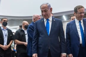 El presidente Isaac Herzog y el primer ministro Benjamin Netanyahu asistieron en octubre a la inauguración de un nuevo centro de rehabilitación en el Hospital Hadassah-Monte Scopus. «Hay que perdonar a Netanyahu si toma medidas concretas para unir a la nación», afirma el autor.
