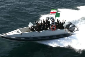 Miembros de la Armada iraní participan en el ejercicio naval conjunto de Irán, China y Rusia en el golfo de Omán, Irán, en esta imagen de archivo obtenida el 12 de marzo de 2025; a título ilustrativo. 