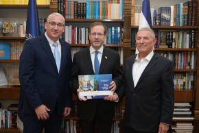 (L TO R) The Jewish Agency for Israel’s CEO & Director-General Yehuda Setton; President Isaac Herzog; and Jewish Agency Chairman of the Executive Maj. Gen. (res.) Doron Almog 