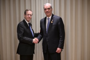 President Isaac Herzog and Dominican Republic President Luis Abinader shaking hands.