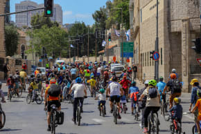The ABI annual cycling event attracts large numbers of riders and helps to get the green, health-inducing message out there.