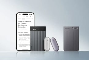 Behind the devices stands the advanced AI engine Plaud Intelligence, which integrates the market's leading language models from OpenAI, Anthropic, and Google