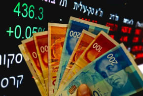 The illusion of quick cash. Israelis are eating into their pensions without understanding the damage
