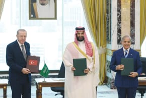 TURKISH PRESIDENT Recep Tayyip Erdogan, Saudi Crown Prince Mohammed bin Salman, and Pakistan’s Prime Minister, Shehbaz Sharif, pose after signing a joint defense agreement in Mecca last Friday. 