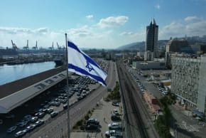 World's largest portable flag is raised in Haifa.