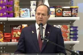 Economy Minister Nir Barkat presents "Israel's Basket".