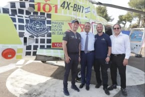 On the right: Dr. Avishai Neuman, Dr. Aaron Adler, Jerusalem Mayor Moshe Lion, and  Eli Rowe, president of Hatzolah Air.