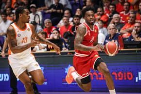 Antonio Blakeney against Josh Christopher, Hapoel Tel Aviv vs. Ness Ziona.