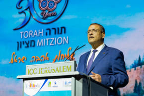 Jerusalem Mayor Moshe Lion addresses Torah MiTzion’s 30th-anniversary celebration at the International Convention Center in Jerusalem on October 13, 2026