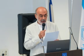 Alex Silnitsky addresses a gathering of former Prisoners of Zion and aliyah activists at the Heritage Ministry in Jerusalem on October 5.