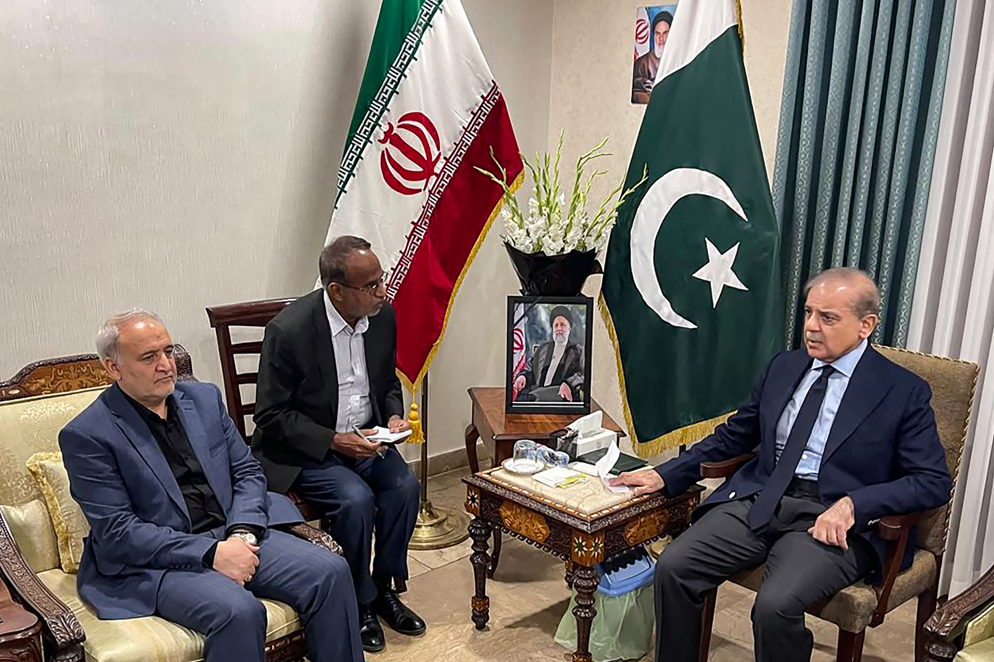Pakistan delivers US proposal to Iran as venue for talks remains undecided