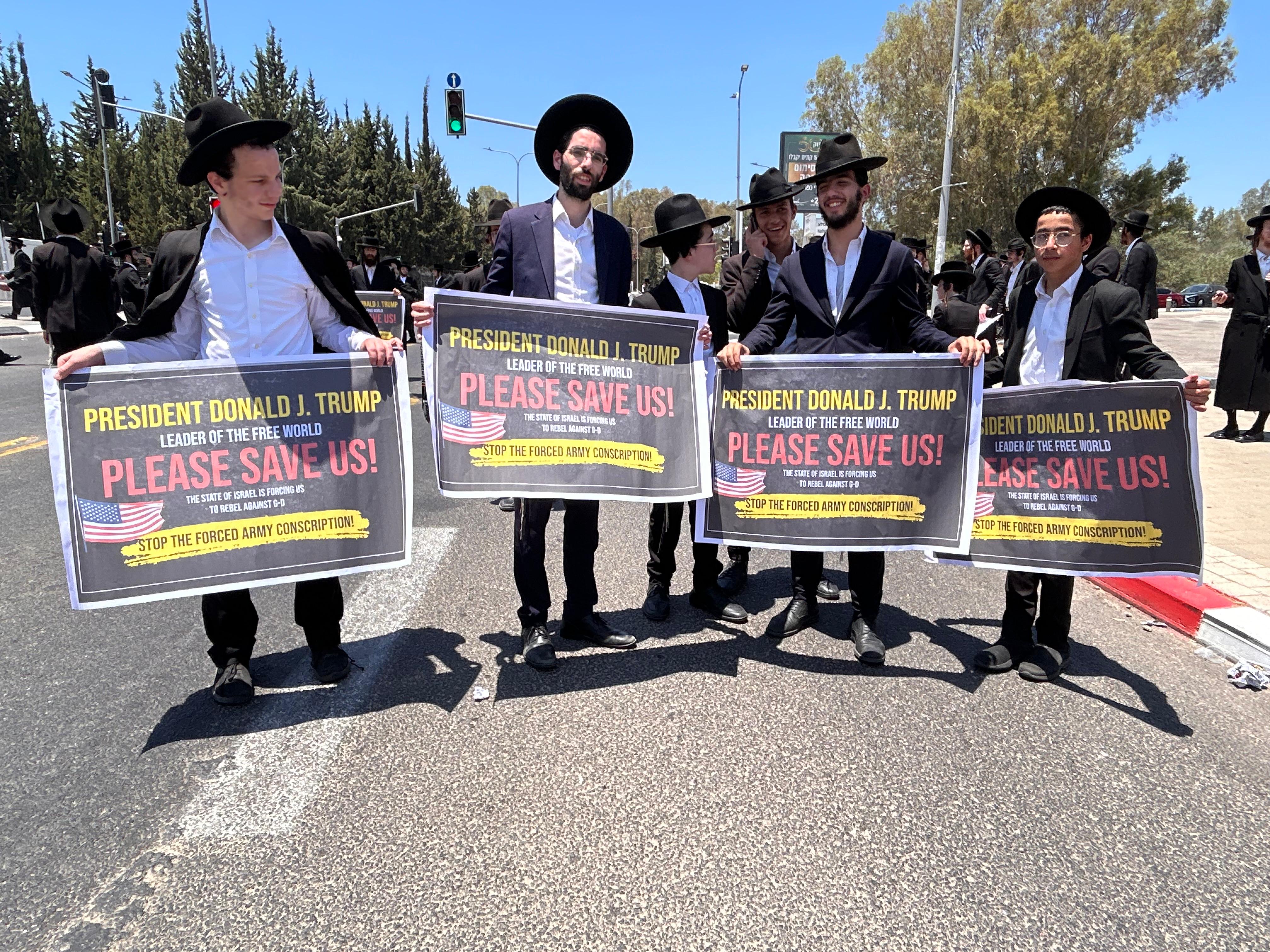 מפגינים חרדים חסמו כבישים בדרישה להפסיק את גיוסם לצה"ל