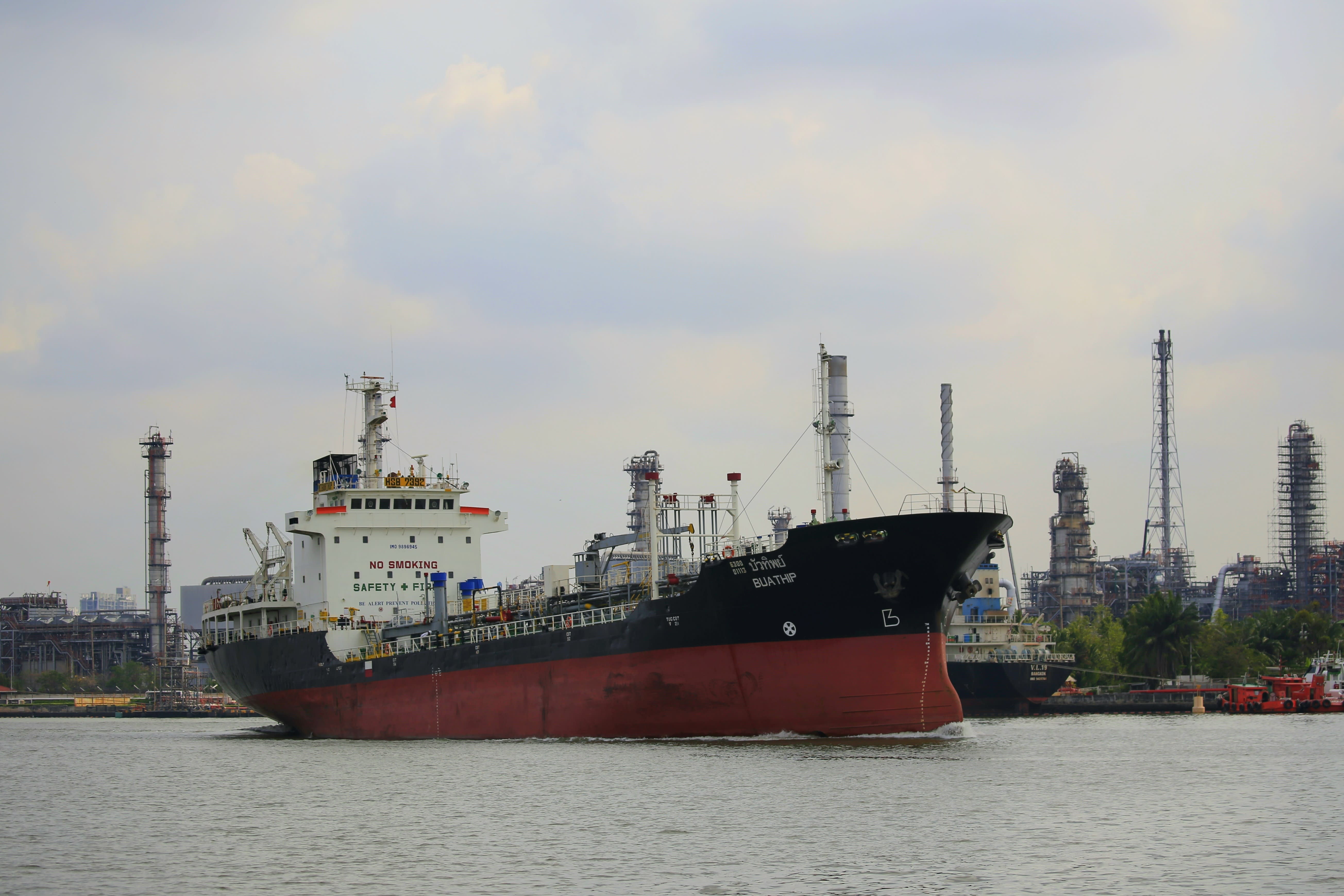 A ship passes through the Strait of Hormuz. (photo credit: somkanae sawatdinak/Shutterstock)