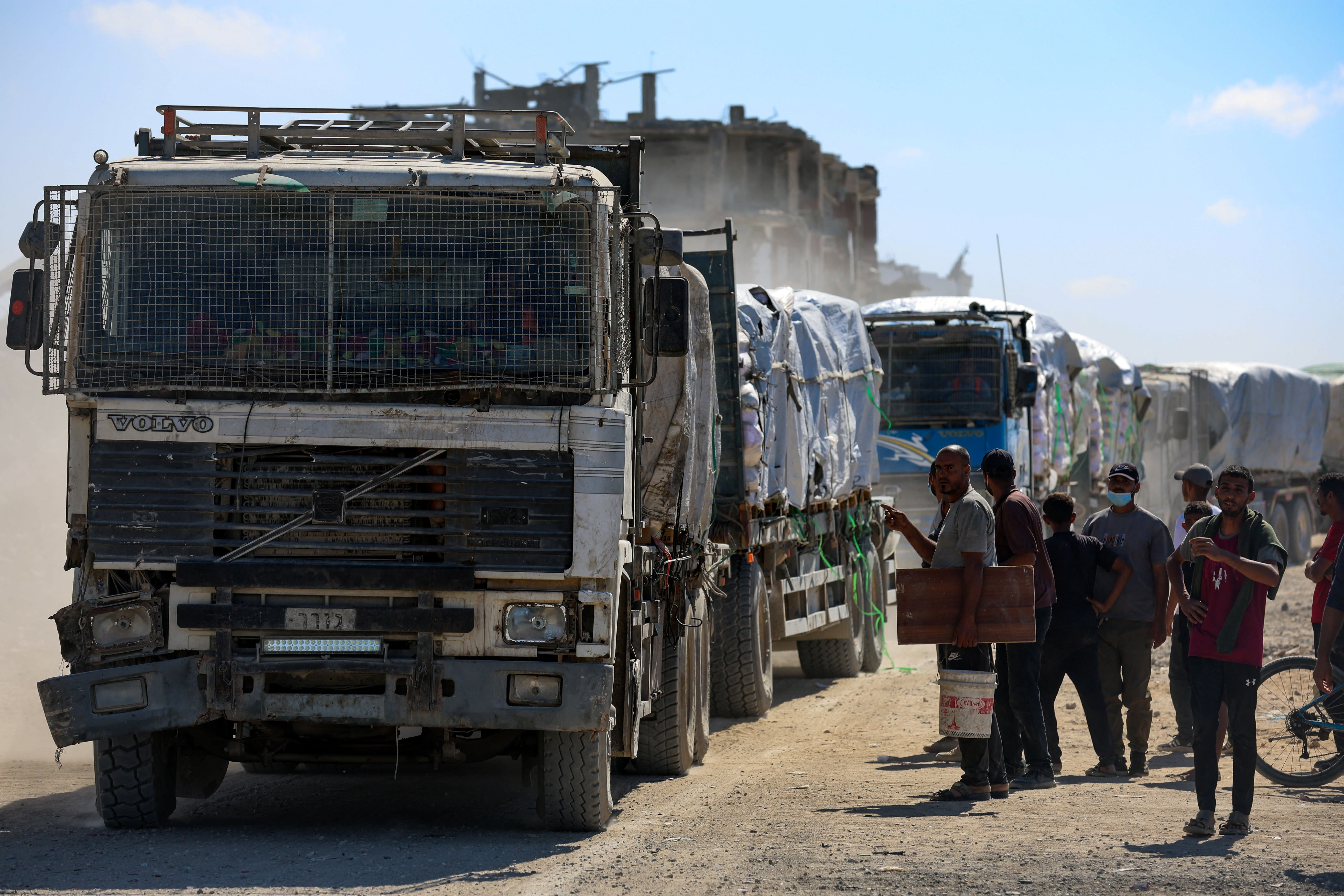 Shin Bet employee indicted in Gaza smuggling affair alongside Bezalel Zini