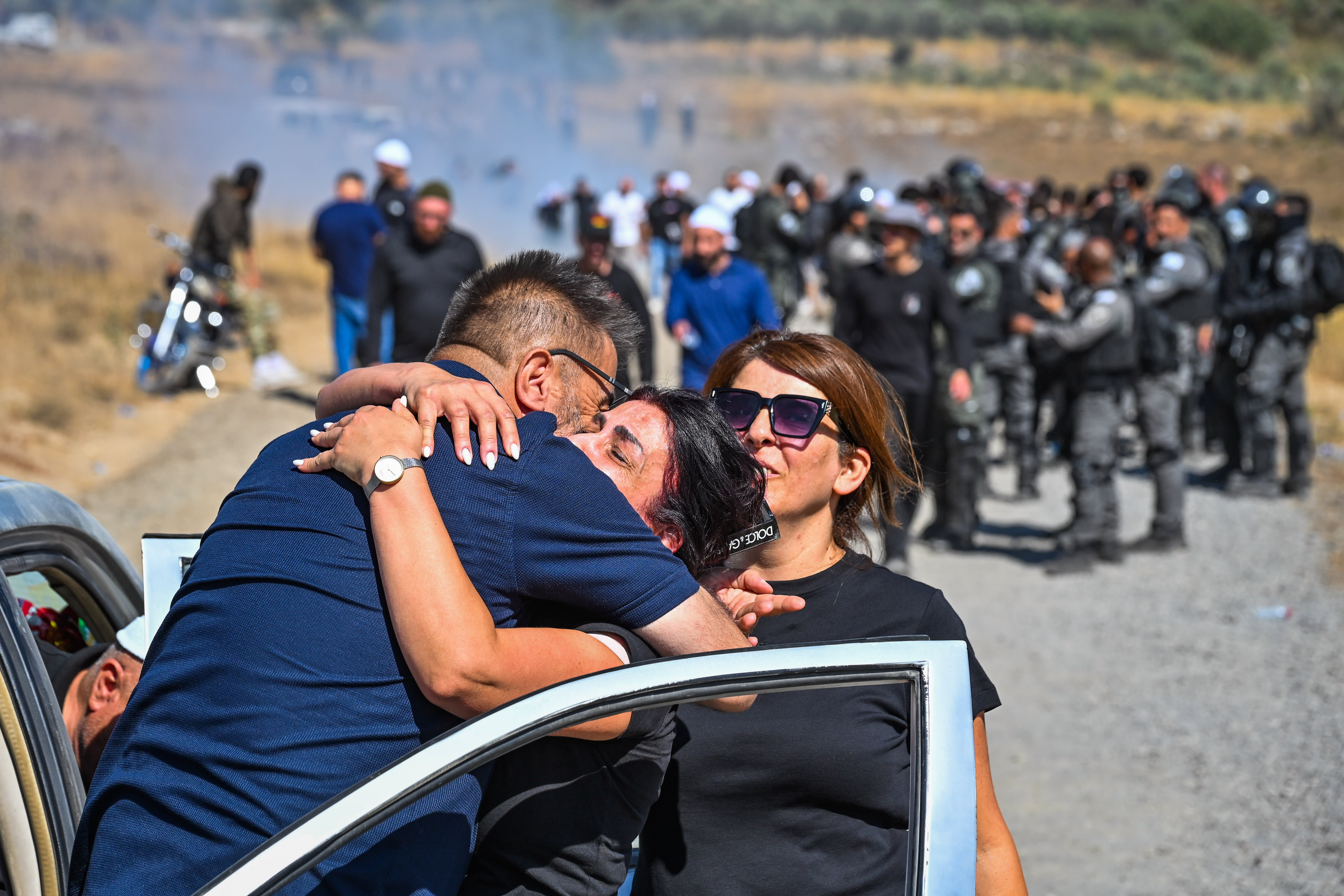 NO CONTEXT to Israel’s protection of a small minority: Druze reunite with long-lost relatives near the Syrian border.  (photo credit: FLASH90)