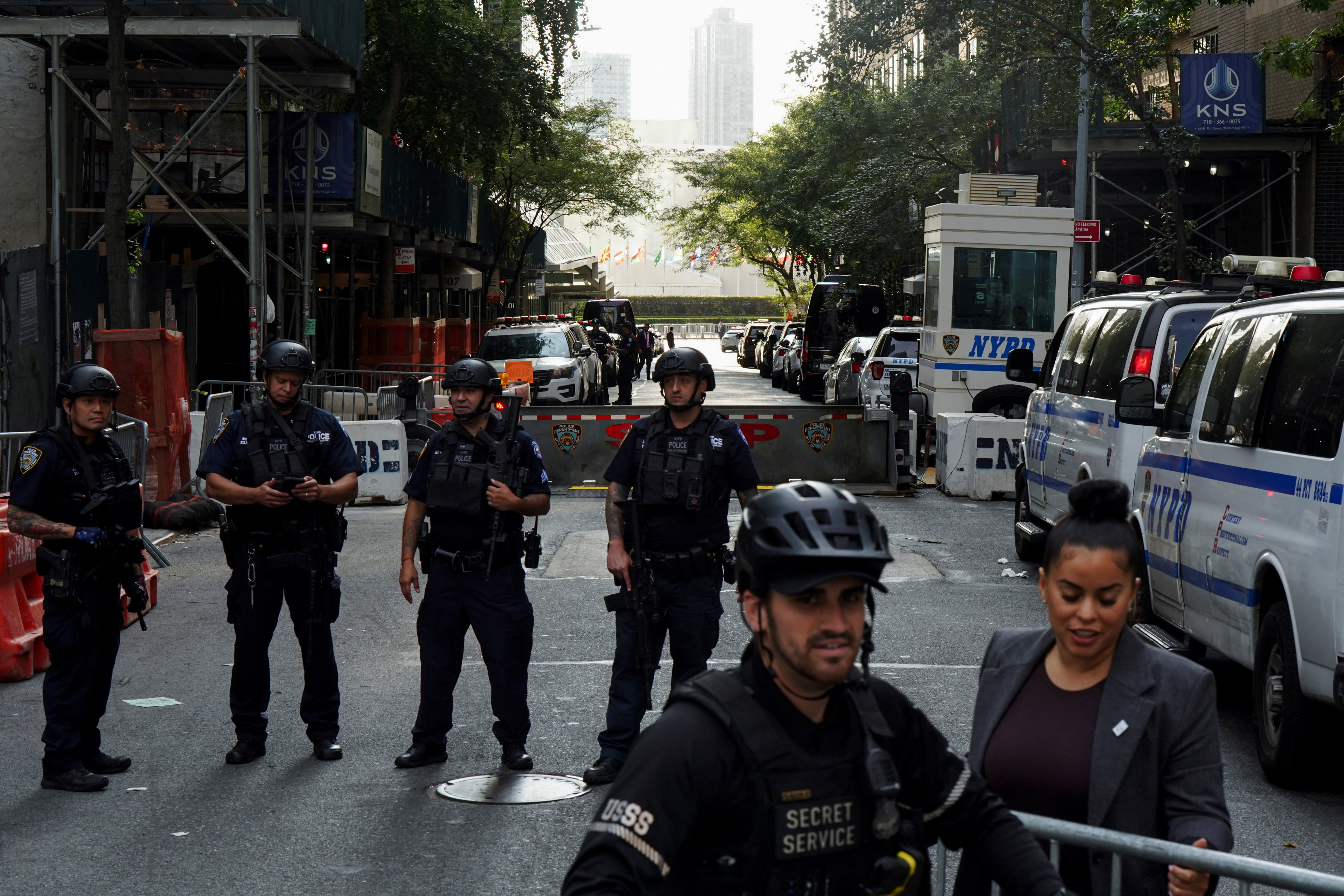 A US Secret Service agent exits a roadblock manned by NYPD officers near United Nations headquarters, during the 80th United Nations General Assembly in New York City, US, September 23, 2025. (photo credit: REUTERS/BING GUAN)