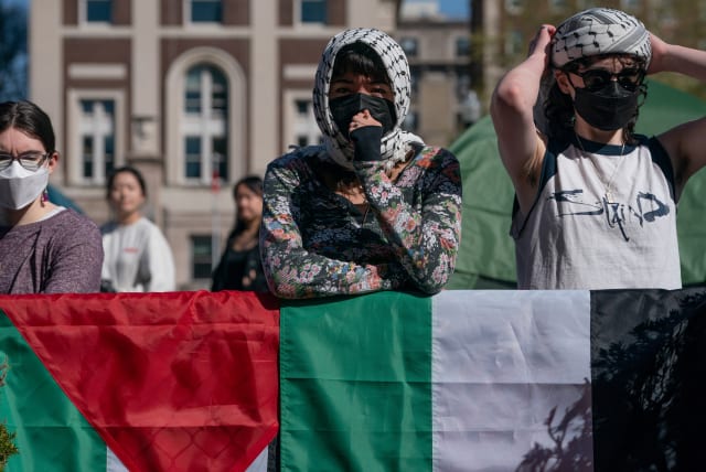 A person stands watch at an entrance to the encampment on the university grounds as protests continue at Columbia University, during the ongoing conflict between Israel and the Palestinian Islamist group Hamas, in New York City, US, April 25, 2024. (photo credit: REUTERS/DAVID 'DEE' DELGADO)