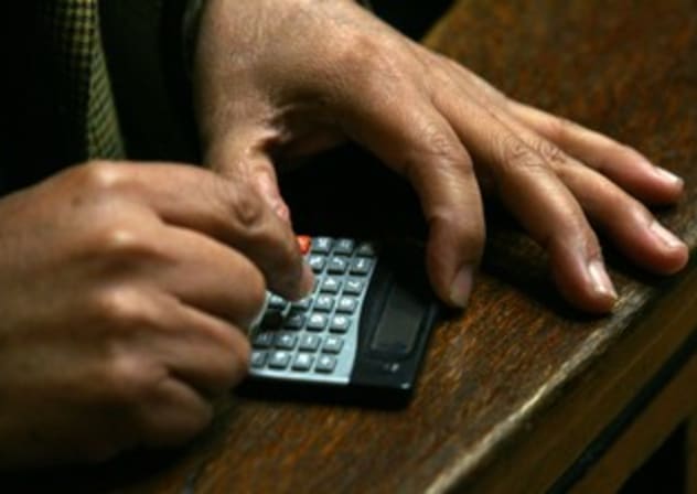 An accountant calculator taxes 370