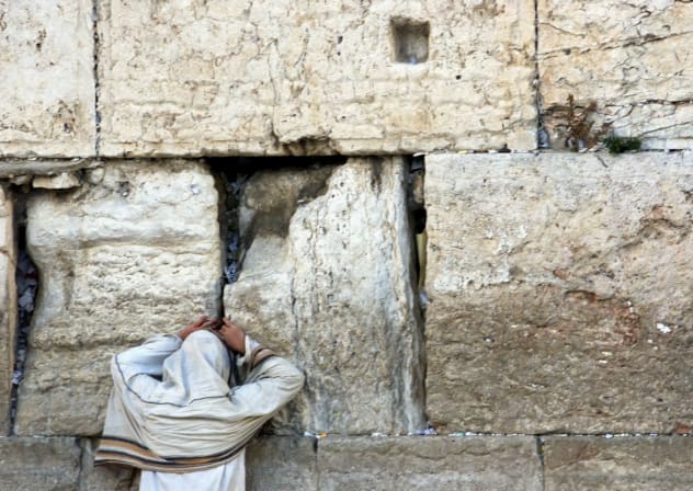 An ultra-Orthodox jew prays at the Westen Wall July 17, 2002 on Tisha B'Av
