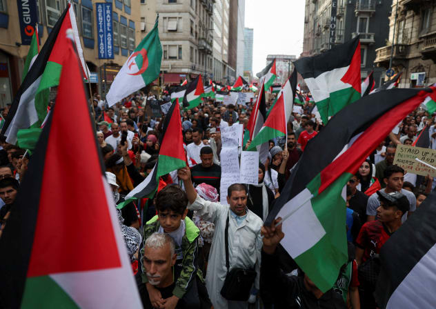  People demonstrate to express support for the Palestinians during a protest in Milan, Italy October 14, 2023; Illustrative.