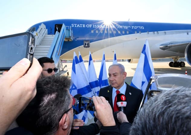  Prime Minister Benjamin Netanyahu boards the Wing of Zion plane to head to Washington DC to meet with US President Donald Trump, February 2, 2025.