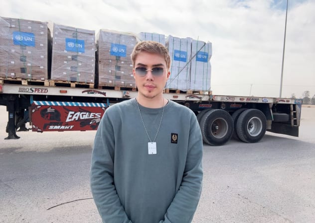  Oli London at the Kerem Shalom aid crossing