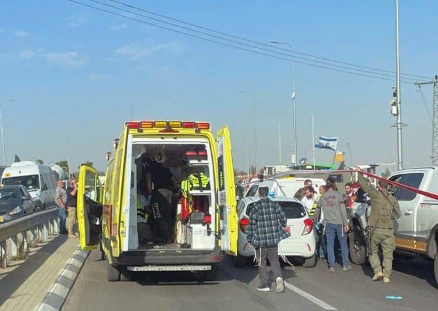 MDA responders at the scene of a ramming and stabbing terror attack in the Gush Etzion Junction area of the West Bank. November 18, 2025.