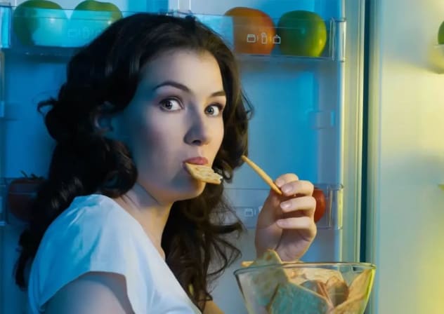 Maimónides dictaminó que no se debe dormir inmediatamente después de comer y que se debe esperar entre 3 y 4 horas.