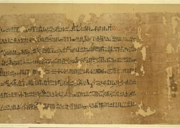 Papiro Anastasi I; hoja 1; texto literario hierático: «La carta satírica», 4 de febrero de 2026. 