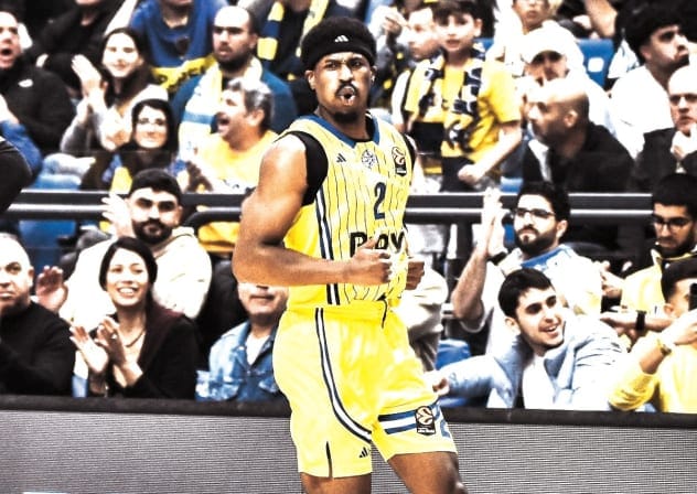 MACCABI TEL AVIV’S Jimmy Clark reacts after hitting the game-winning shot this week at Yad Eliyahu to send the yellow-and-blue to a 95-93 Euroleague victory over Partizan Belgrade.
