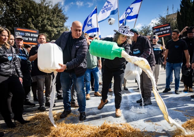 FARMERS AND their supporters protest outside the Knesset in Jerusalem against a milk reform promoted by Finance Minister Bezalel Smotrich, in Jerusalem on February 4, 2026.