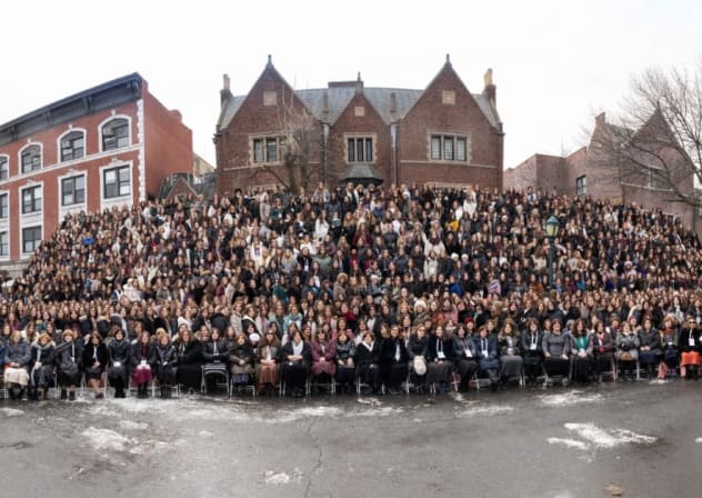 Group photo of thousands of Chabad emissaries from across the globe.