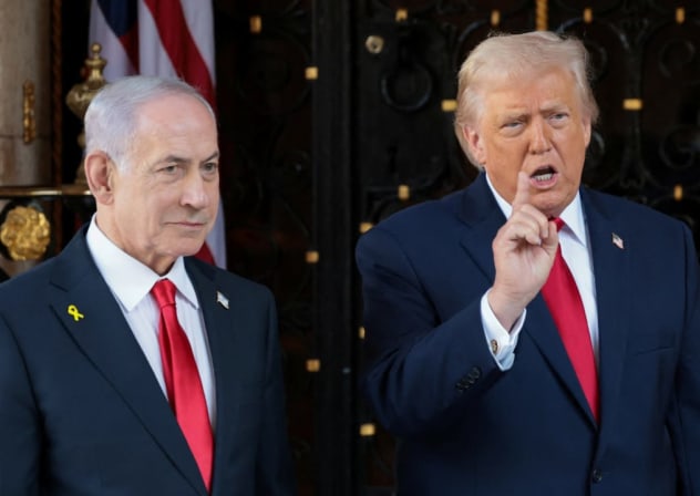 El presidente estadounidense Donald Trump y el primer ministro israelí Benjamin Netanyahu ofrecen una rueda de prensa tras reunirse en el club Mar-a-Lago de Trump en Palm Beach, Florida (EE. UU.), el 29 de diciembre de 2025. 