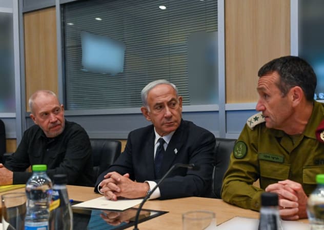 El primer ministro Benjamin Netanyahu junto al jefe del Estado Mayor de las Fuerzas de Defensa de Israel, Herzi Halevi, y el ministro de Defensa, Yoav Gallant, el miércoles 31 de mayo de 2023. 