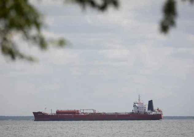 El petrolero Bronco fondeado en el lago Maracaibo, cerca del puerto petrolero de Bajo Grande, operado por la petrolera estatal PDVSA, en Maracaibo, Venezuela, el 9 de febrero de 2026. (Ilustración)