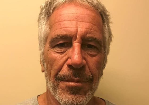 El financiero estadounidense Jeffrey Epstein aparece en una fotografía tomada para el registro de delincuentes sexuales de la División de Servicios de Justicia Penal del Estado de Nueva York el 28 de marzo de 2017 y obtenida por Reuters el 10 de julio de 2019. 