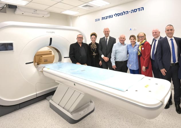 Coalition Chair MK Ofir Katz; Hadassah Director Prof. Yoram Weiss; Hadassa US pres. Carol Ann Schwartz, ; Chair of the Hadassah BoD Dalia Itzik; Health Minister Haim Katz; Knesset Speaker Amir Ohana; Environmental Protection Minister Idit Silman; and Netivot Mayor Yehiel Zohar.
