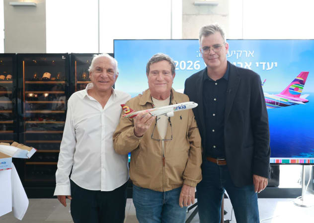 Oz Berlovitz, CEO of Arkia, Yehoram Gaon, and Avi Nakash, one of the owners of Arkia 
