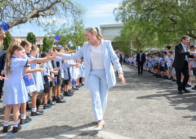 First Lady Michal Herzog, the cover story of this issue, greets schoolchildren during an official visit to Australia.