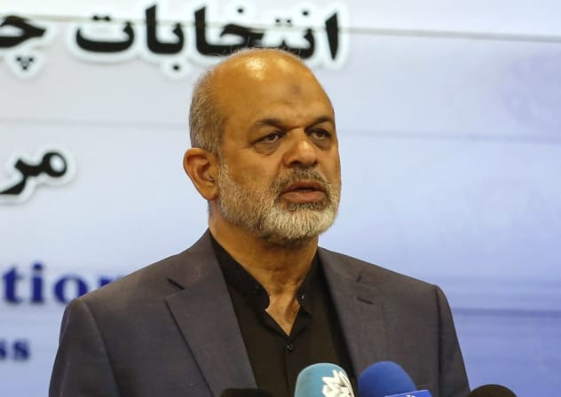 Ahmad Vahidi habla en una oficina de registro de candidatos en Teherán el 30 de mayo de 2024, durante el primer día de registro previo a las elecciones presidenciales del país. 