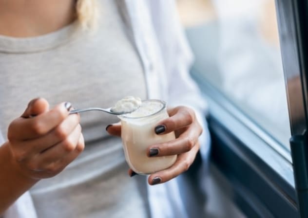 Many choose “diet” yogurt to save calories – but in the ingredients list hides acesulfame K, a sweetener 200 times sweeter than sugar