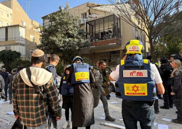 Iranian missle debris falls within central Israel. 