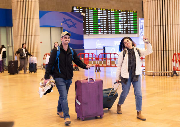ISRAELIS RETURN in the first El Al flight to Israel since the beginning of Operation Roaring Lion, March 5, 2026.